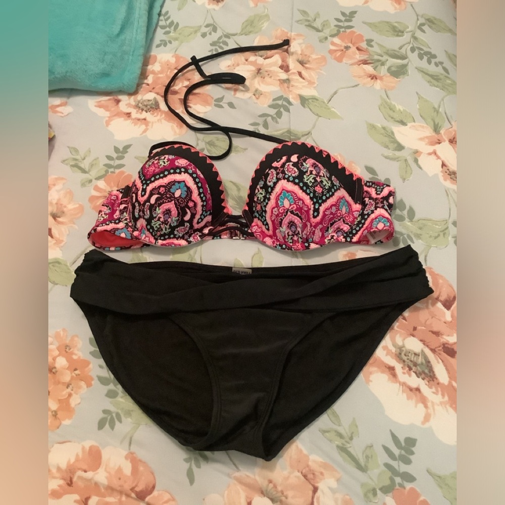 Catalina colorful bikini with black bottom 11-13L stretchy nice suit 🌸🌸